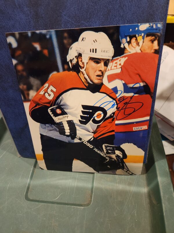 Peter Zezel (deceased) Autographed Philadelphia Flyers 8 x 10 Photo w/LOA