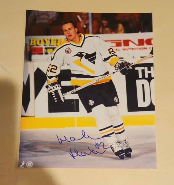 MARTIN STRAKA AUTO SIGNED 8 x 10 COLOR PHOTO PITTSBURGH PENGUINS RARE LOA