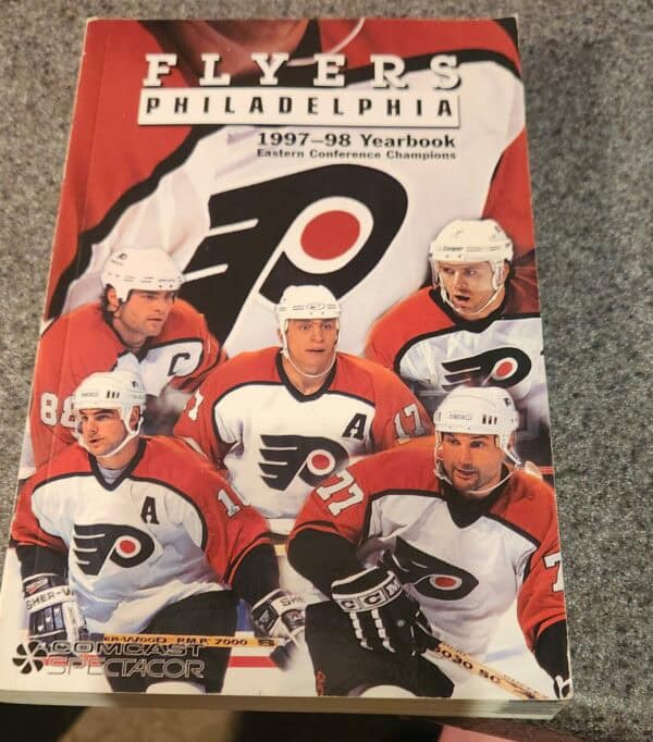 1997-98 PHILADELPHIA FLYERS MEDIA GUIDE YEARBOOK PHANTOM 1996-97