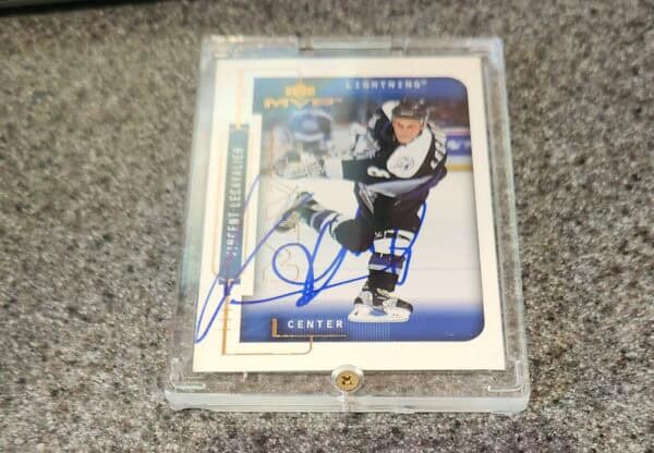 1999-00 Upper Deck MVP Card # 190 VINCENT LECAVALIER TAMPA BAY AUTOGRAPHED loa