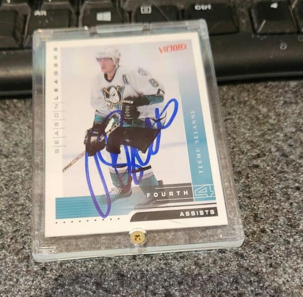 1998-99 Upper Deck Victory Teemu Selanne Anaheim Mighty Ducks autographed LOA