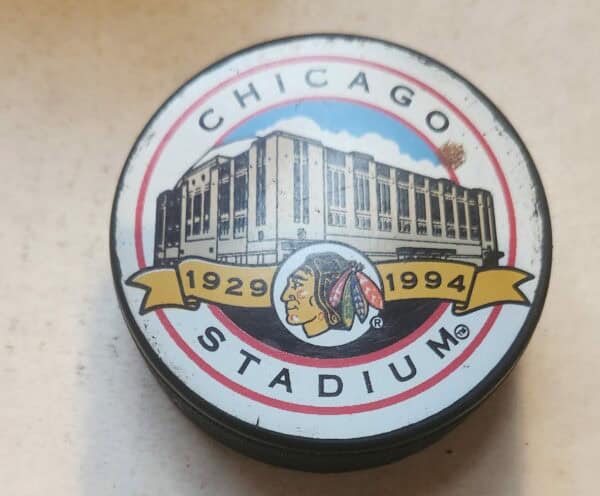 NHL Chicago Stadium 1929-1994 Commerative Puck Chicago Blackhawks