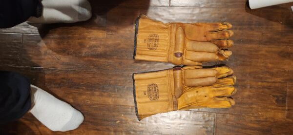 Vintage Early Pair Leather 1940s Hockey Gloves Stall & Dean Puckmaster - 534