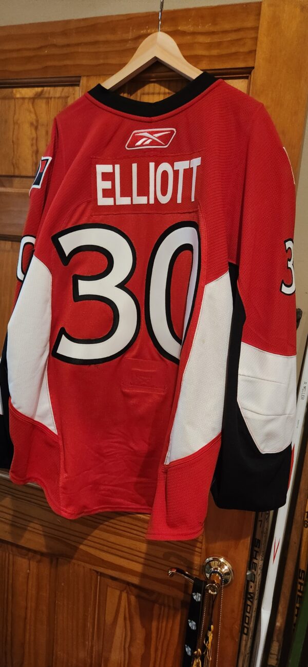 Ottawa Senators Brian Elliott #30 Red Reebok airknit, size 58