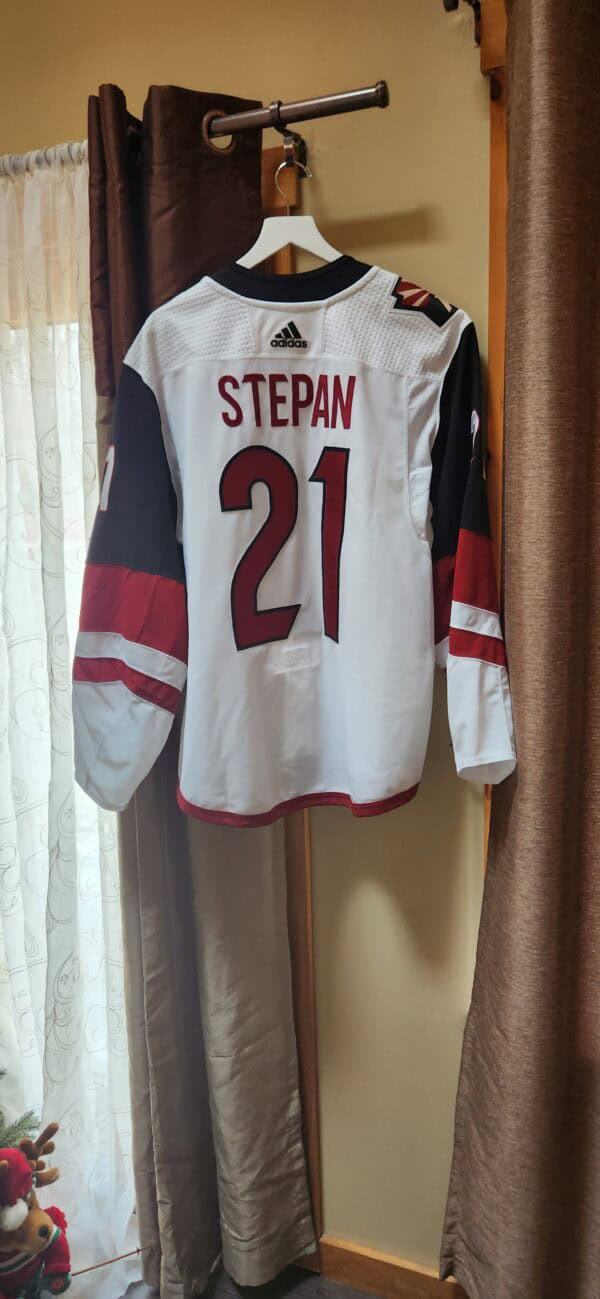 PHOENIX COYOTES Derek Stepan White #21 “A” White Adidas knit size 56 MIC w/25yr patch shortened 2018-19 light wear Byron’s LOA $350