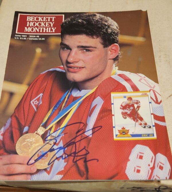 1991 Beckett Hockey Monthly Magazine Autographed By Eric Lindros World Juniors