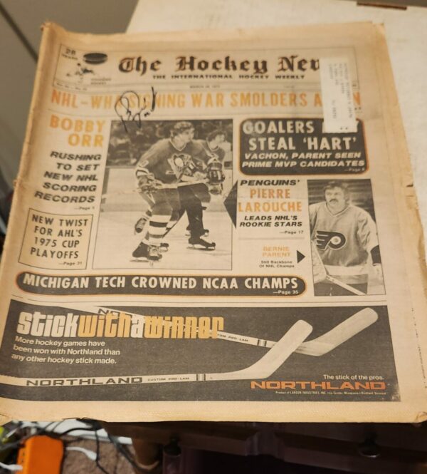 The Hockey News 3/ 28/75 Bernie Parent Philadelphia Flyers signed cover W LOA