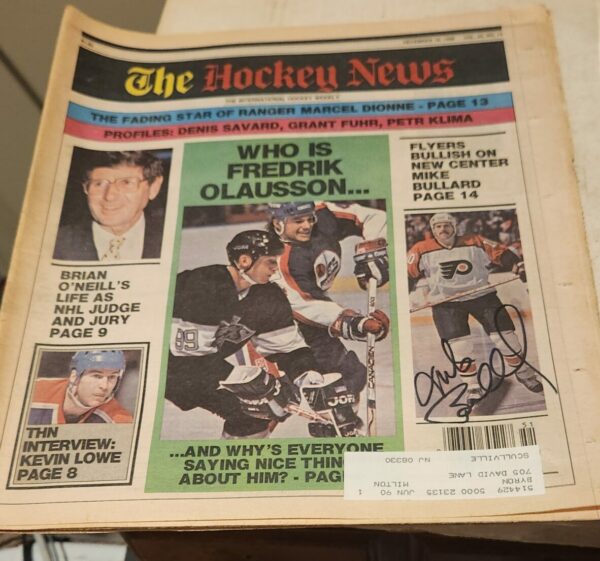 The Hockey News 12/ 15/88 Philadelphia Flyers Mike Bullard signed cover LOA