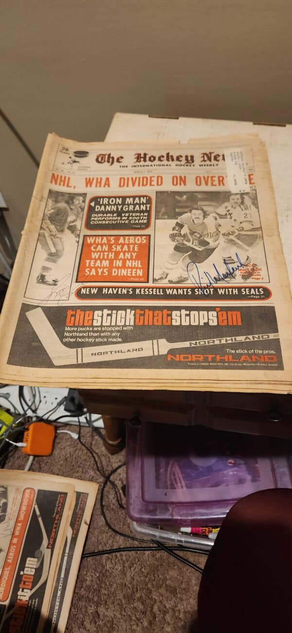 THE HOCKEY NEWS 3/ 7/75 Reg Leach + RICK MacLEISH Philadelphia Flyers Signed LOA