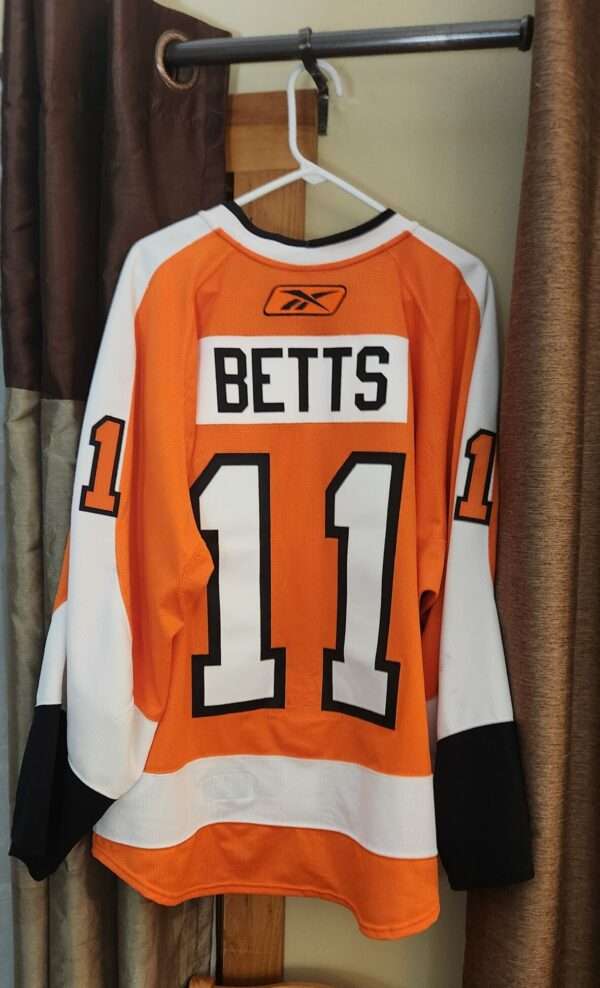 Philadelphia Flyers Blair Betts #11 Orange Reebok size 566 airknit MeiGray LOA G03304 $750