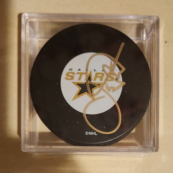 Joe Nieuwendyk Autographed Puck